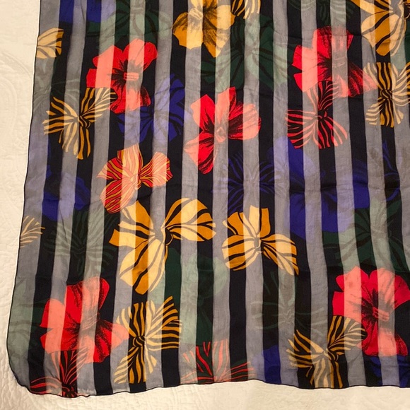 Marc Rozier Paris Bows square silk scarf - Picture 6 of 17